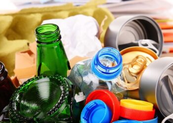 Garda de Mediu demarează o campanie naţională de control a producătorilor, importatorilor şi comercianţilor de băuturi pentru a-i depista pe cei care nu s-au înscris în baza de date a Sistemului de Garanţie-Returnare