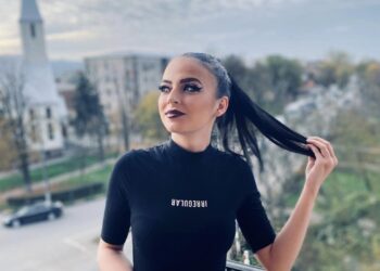 VIDEO. Anastasia Camelia, înmormântată în râuri de lacrimi. Familia fetei așteaptă explicații despre accidentul de la Bucea… Te voi iubi până atunci când te vei gândi să mă iei lângă tine că oricum mai lăsat a nimănui…