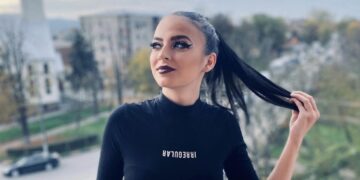 VIDEO. Anastasia Camelia, înmormântată în râuri de lacrimi. Familia fetei așteaptă explicații despre accidentul de la Bucea… Te voi iubi până atunci când te vei gândi să mă iei lângă tine că oricum mai lăsat a nimănui…