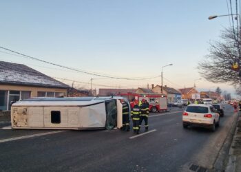 VIDEO. 19 persoane implicate într-un accident pe Clujului. 5 oameni la spital în cod galben medical