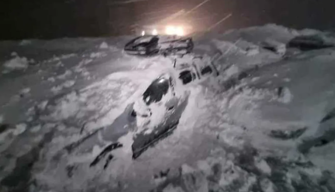 Cabană cu 60 de turiști prinsă sub avalanșă. Au scăpat ca prin urechile acului