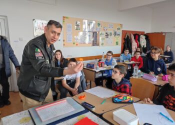 Donația unui profesor de la Universitatea British Columbia pentru o școală din Oradea. În numele prietenului său român, inginer renumit în Canada