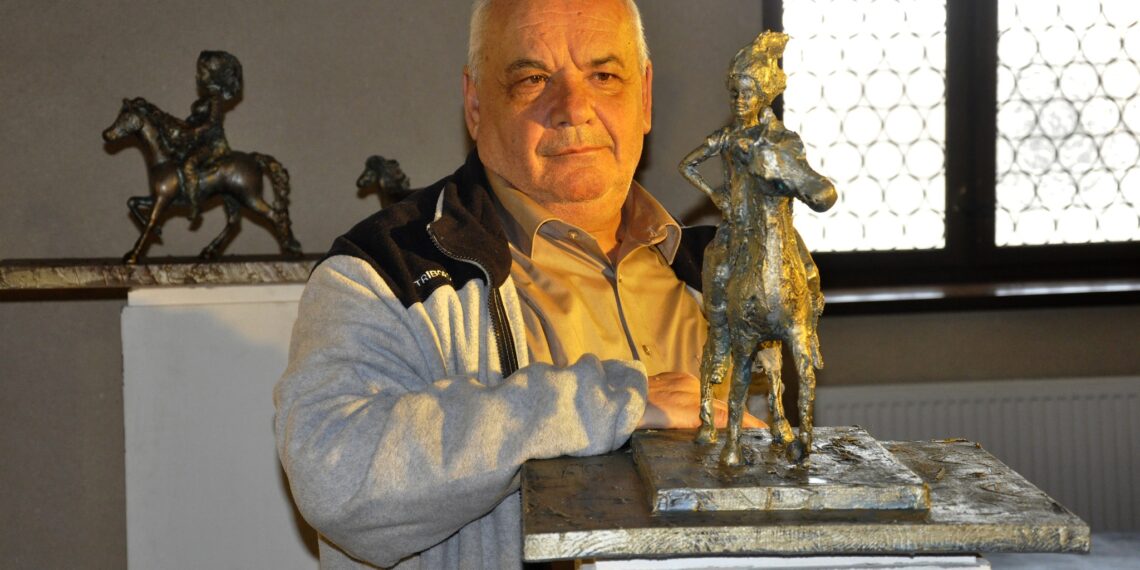 Amintiri povestite în jocul formelor. Plastica lui Călin Baciu e construită pe relația om-cal