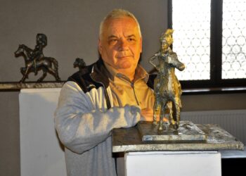 Amintiri povestite în jocul formelor. Plastica lui Călin Baciu e construită pe relația om-cal