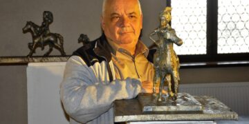 Amintiri povestite în jocul formelor. Plastica lui Călin Baciu e construită pe relația om-cal