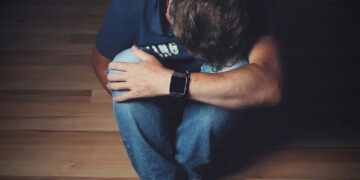 Bărbat umilit și violat de două femei