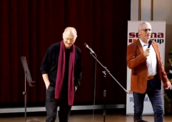 Imagini de senzație. Patronul Selina îi dă replica marelui actor Horațiu Mălăele în „.Cum se înțeleg țăranii” a lui Caragiale