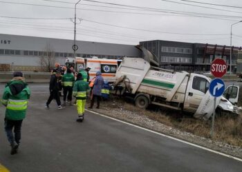 Accident pe Borșului, șoferul RER la spital pentru investigații