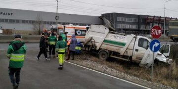 Accident pe Borșului, șoferul RER la spital pentru investigații