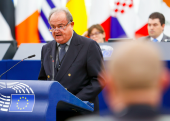 Inginer de profesie, europarlamentarul Vasile Blaga și parlamentarii PPE cred că interzicând motorul termic, verzii și socialiștii  ”distrug economia europeană”