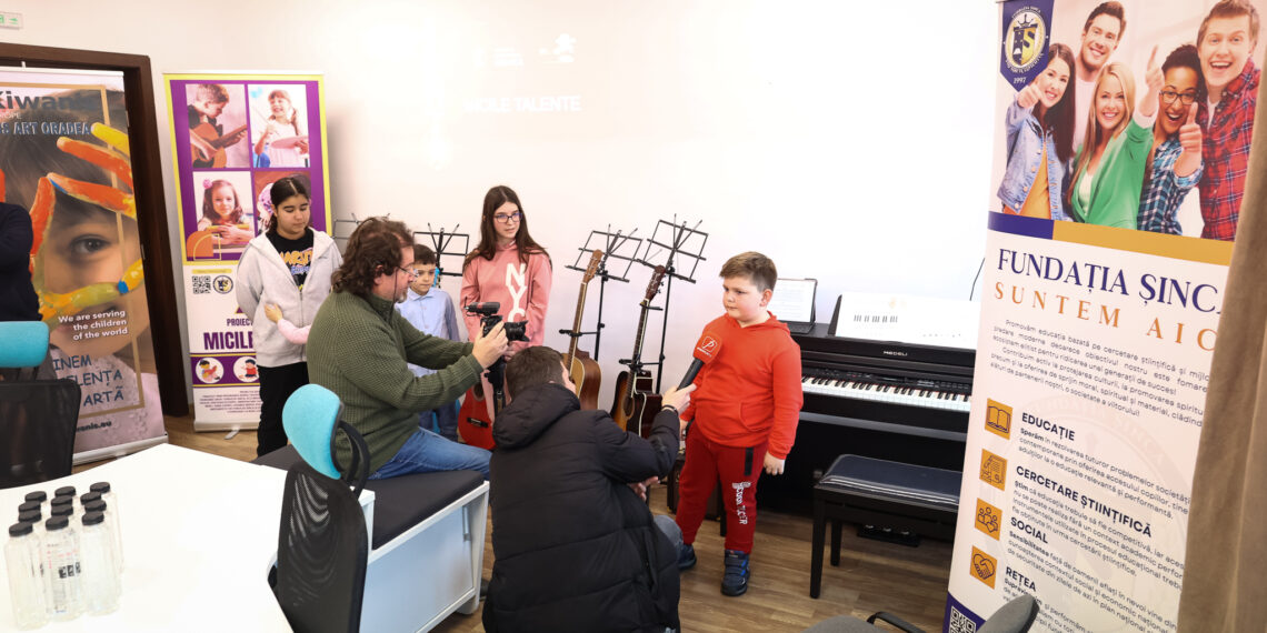 GALERIE. Caută „Micile talente” la țară. Sunt cultivate aptitudinile la muzică, arte plastice, creație literară