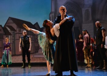 Cocoșatul de la Notre Dame, spectacol cu 50 de balerini. Vezi cât costă un bilet