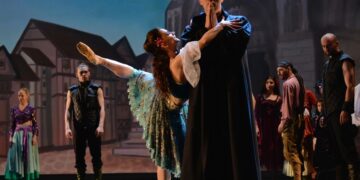 Cocoșatul de la Notre Dame, spectacol cu 50 de balerini. Vezi cât costă un bilet