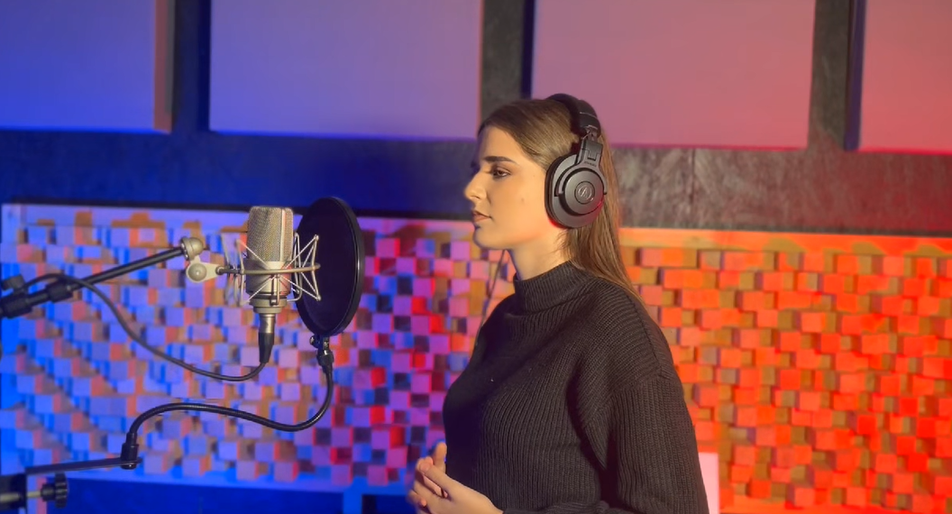 VIDEO. O tânără de 15 ani din Sânmartin reprezintă România la Bravo Eurovision. Votați Christina Pantea