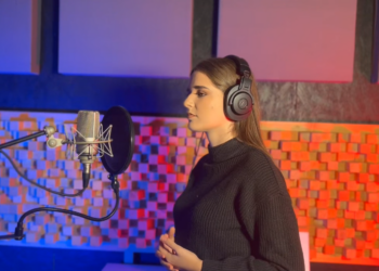 VIDEO. O tânără de 15 ani din Sânmartin reprezintă România la Bravo Eurovision. Votați Christina Pantea