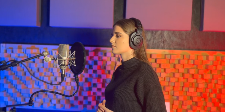 VIDEO. O tânără de 15 ani din Sânmartin reprezintă România la Bravo Eurovision. Votați Christina Pantea