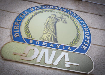 La examen, ca la piață. Lector universitar reținut pentru  că ar fi cerut 1200 euro pentru un 10, 600 euro pentru un 5