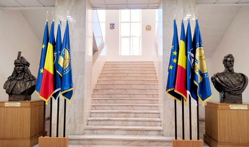 Comisar șef de poliție în cadrul Direcției Generale Anticorupție, reținut pentru trafic de influență. Promitea angajări în spital