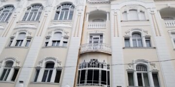 Biroul unui celebru avocat din Oradea, gazda starurilor cinematografiei mondiale din „21 de rubini”. Locația,  aleasă alături de alte clădiri reprezentative: Teatrul și Casa Darvas La Roche