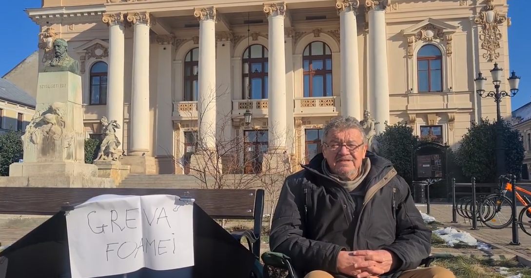 Greva foamei în fața Teatrului din Oradea: ”Trăiesc de pe o zi pe alta, sunt un actor sărac, flămând de pâine și de teatru”