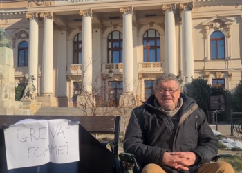 Greva foamei în fața Teatrului din Oradea: ”Trăiesc de pe o zi pe alta, sunt un actor sărac, flămând de pâine și de teatru”