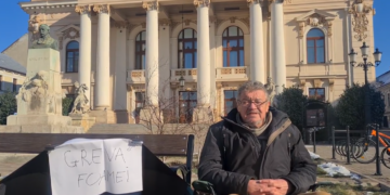 Greva foamei în fața Teatrului din Oradea: ”Trăiesc de pe o zi pe alta, sunt un actor sărac, flămând de pâine și de teatru”