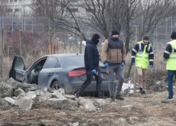 O femeie din Bucureşti a fost la un pas de moarte, după ce a fost răpită de iubitul său. Bărbatul a obligat-o să intre în portbagaj, a dus-o pe un câmp din Sectorul 3 şi a încercat să îi dea foc