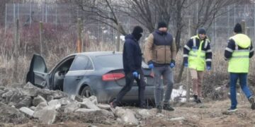 O femeie din Bucureşti a fost la un pas de moarte, după ce a fost răpită de iubitul său. Bărbatul a obligat-o să intre în portbagaj, a dus-o pe un câmp din Sectorul 3 şi a încercat să îi dea foc