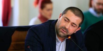 Fostul manager al Spitalului Municipal, Dacian Foncea,  pierde procesul cu Primăria Oradea. Dorea să revină la cârma instituției. Și-a extins acțiunea și față de primarul Bolojan și față de Consiliul de Administrație al Spitalului Clinic Municipal ”Dr. Gavril Curteanu” Oradea