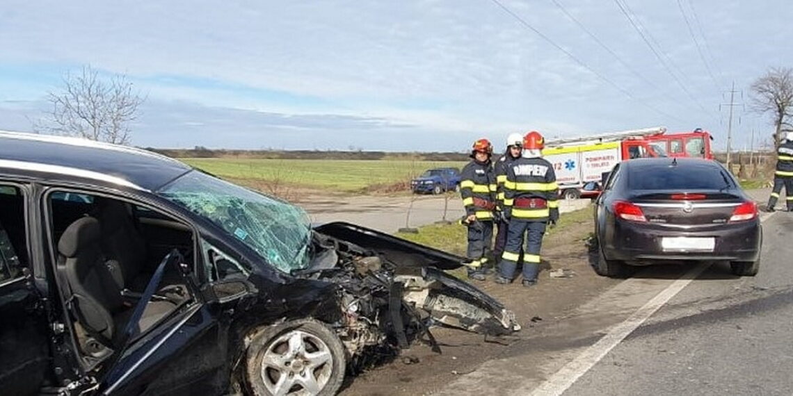 Accident în Episcopia, patru persoane implicate, una încarcerată
