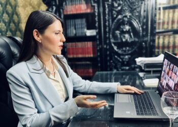 GALERIE.Orădeanca din Forbes Coaches Council, USA, inspiră comunități din toată lumea. Prof. dr.Karina Ochiș în elita experților la nivel mondial