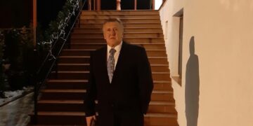 Omul care a ars pentru ca spitalul să nu se închidă. Doar două administrații din țară au reușit să redeschidă spitalele