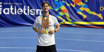 Destăinuirile unui mare campion. Mark Flandly, dublu campion național universitar, după 3 medalii de aur și 3 de argint la Naționalele de Tineret și Seniori : Am fost strivit…M-a făcut să mă simt ca un nimic în viața asta. Am crezut că urăsc acest sport, dar tocmai mi-am dat seama cât de mult îl iubesc…