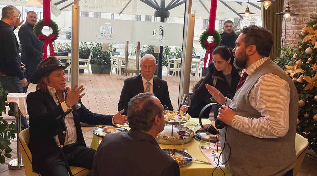 Mikey Rourke în Cetatea Oradea. Ieri a fost așteptat la teatru de peste 400 de figuranți, dar nu a apărut