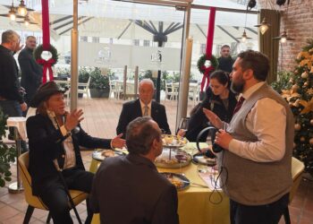 Mikey Rourke în Cetatea Oradea. Ieri a fost așteptat la teatru de peste 400 de figuranți, dar nu a apărut