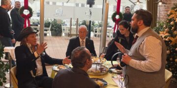 Mikey Rourke în Cetatea Oradea. Ieri a fost așteptat la teatru de peste 400 de figuranți, dar nu a apărut