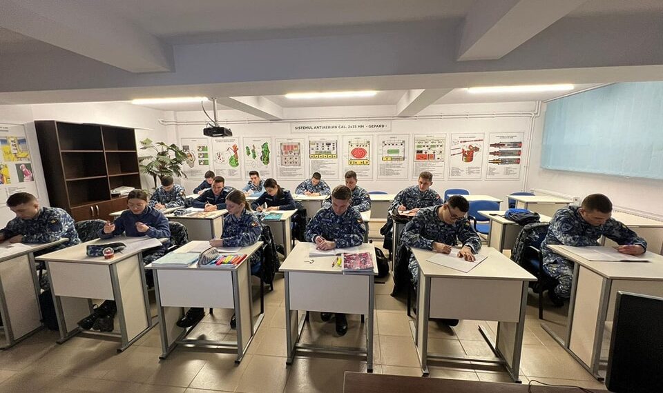 Maiștri militari și subofițeri, fără examen de admitere