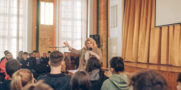 Un lider, lecție la Eminescu despre puterea lui EU POT și spiritul antreprenorial, sau despre cum a transformat  nucile virtuale în goldenbuz