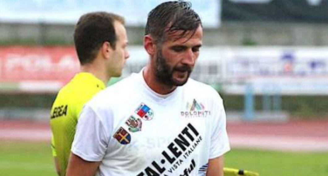 Fotbalist român, condamnat în Italia. A filmat violul în grup și a luat 6 ani de închisoare