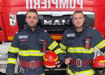 Omenie. Doi paramedici militari din Ștei au ajutat un cuplu să se salveze de la îngheț. Erau în timpul liber