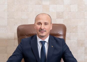 Probabil, cel mai eficient prefect. Dumitru Țiplea e autorul unor demersuri unice la nivel național. Lui îi datorează oamenii din Apuseni facturile diminuate la curent electric