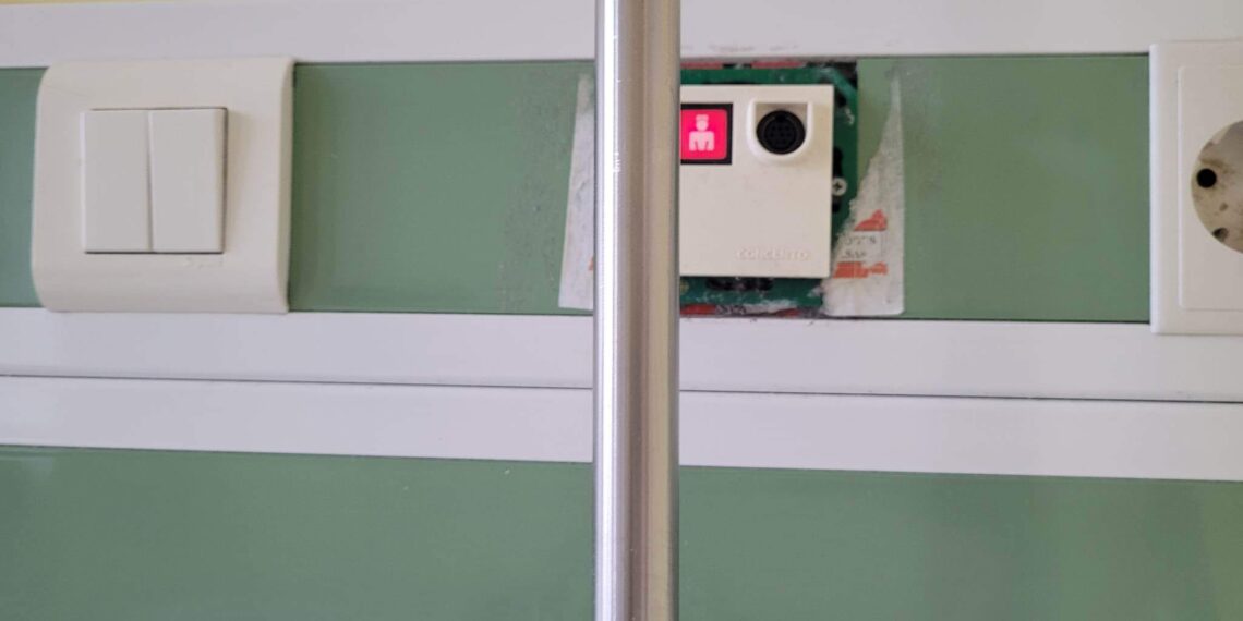 Reclamă că la Spitalul de Copii butonul de panică nu funcționează, iar căzile de baie sunt pline de mucegai. „Dacă ai o urgența ieși pe hol și strigi asistenta până îti vine acru”