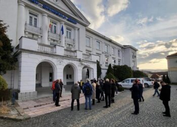 Construit de ruși în perioada 1952-1956, pentru  a deservi administrativ, politic și militar activitățile de exploatare a uraniului de la Băița și transportarea  lui în URSS, Șteiul pune în centru turismul cultural