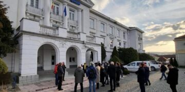 Construit de ruși în perioada 1952-1956, pentru  a deservi administrativ, politic și militar activitățile de exploatare a uraniului de la Băița și transportarea  lui în URSS, Șteiul pune în centru turismul cultural