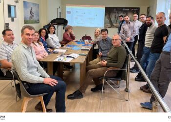 Minunile lui Jaco du Plessis. Unui tânăr i-a dat o mână, altuia un deget. Pentru prima proteză a fost plătit cu un sac de mere