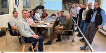 Minunile lui Jaco du Plessis. Unui tânăr i-a dat o mână, altuia un deget. Pentru prima proteză a fost plătit cu un sac de mere