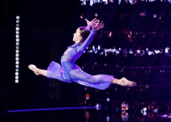 VIDEO. Cine e micuța orădeancă din această seară de la Românii au talent. Umblă cu foca ei de pluș Fifi, care îi aduce noroc, deși e campioană mondială