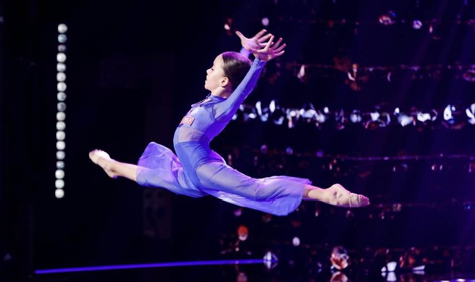 VIDEO. Cine e micuța orădeancă din această seară de la Românii au talent. Umblă cu foca ei de pluș Fifi, care îi aduce noroc, deși e campioană mondială