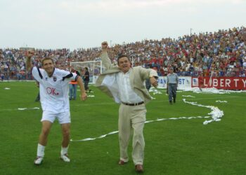 Erou în cel mai dramatic baraj din istoria Ligii 1, eroul unui oraș, a împlinit 45 de ani. Bogdan Vrăjitoarea, trei goluri în meciul care a dus FC Bihor pe prima scenă