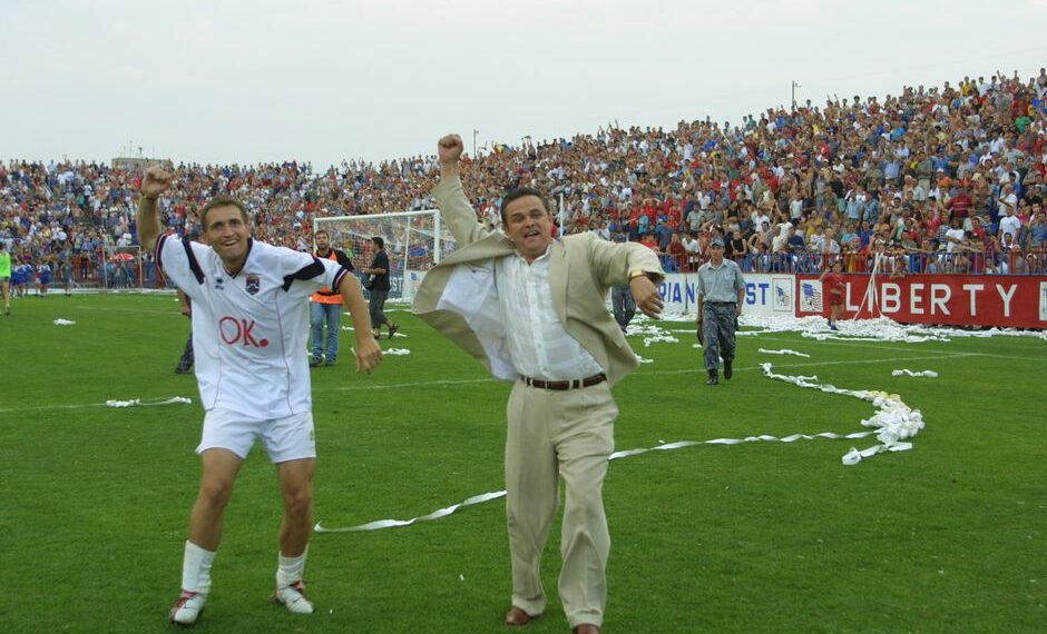 Erou în cel mai dramatic baraj din istoria Ligii 1, eroul unui oraș, a împlinit 45 de ani. Bogdan Vrăjitoarea, trei goluri în meciul care a dus FC Bihor pe prima scenă